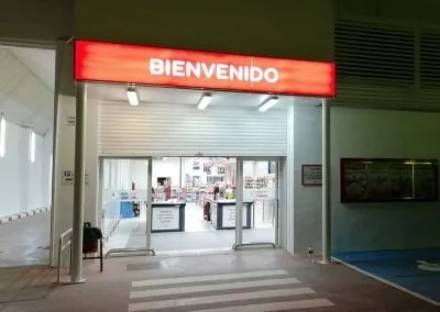 Galería de trabajos de rótulos luminosos. Sevilla LEDS rótulos e iluminación. Rótulos luminosos, Iluminación LEDS, Mantenimiento de rótulos.