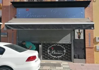 Galería de trabajos de rótulos luminosos. Sevilla LEDS rótulos e iluminación. Rótulos luminosos, Iluminación LEDS, Mantenimiento de rótulos.