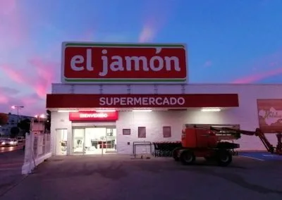 Galería de trabajos de rótulos luminosos. Sevilla LEDS rótulos e iluminación. Rótulos luminosos, Iluminación LEDS, Mantenimiento de rótulos.