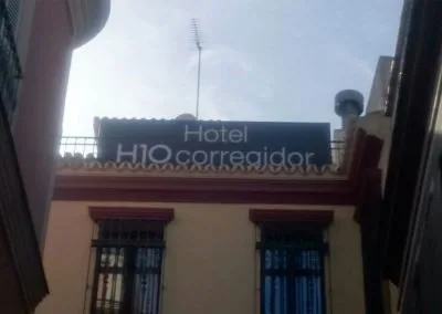 Galería de trabajos de rótulos luminosos. Sevilla LEDS rótulos e iluminación. Rótulos luminosos, Iluminación LEDS, Mantenimiento de rótulos.