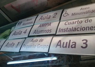 Galería de trabajos de Rótulos luminosos. Directorios de oficina. Sevilla LEDS rótulos e iluminación.