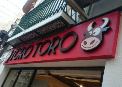 Galería de trabajos de Rótulos luminosos. Letras corpóreas. Sevilla LEDS rótulos e iluminación.