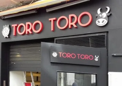 Galería de trabajos de Rótulos luminosos. Letras corpóreas. Sevilla LEDS rótulos e iluminación.