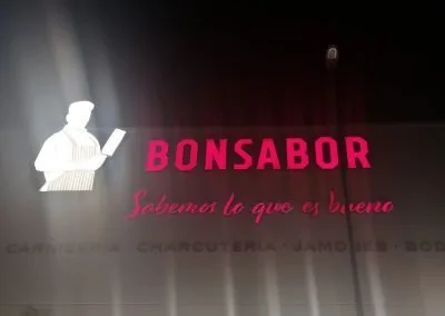 Galería de trabajos de Rótulos luminosos. Letras corpóreas. Sevilla LEDS rótulos e iluminación.