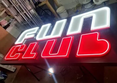 Galería de trabajos de Rótulos luminosos.